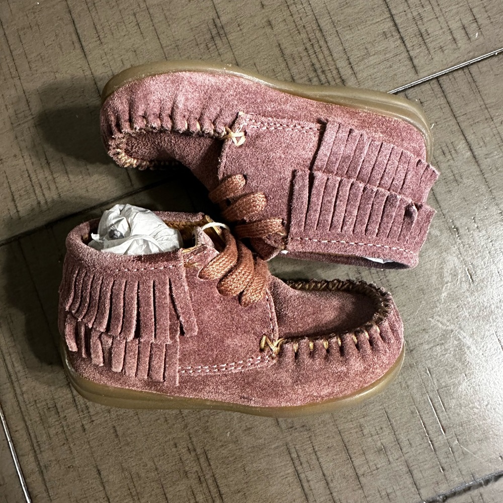 New in Box Oca-Loca pink moccasin bootie. Size 4-5c toddler.